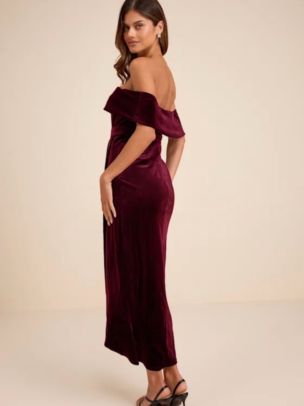 Lulu's One-Shoulder Velvet Midi Dress in Burgundy - Picture 2 of 3